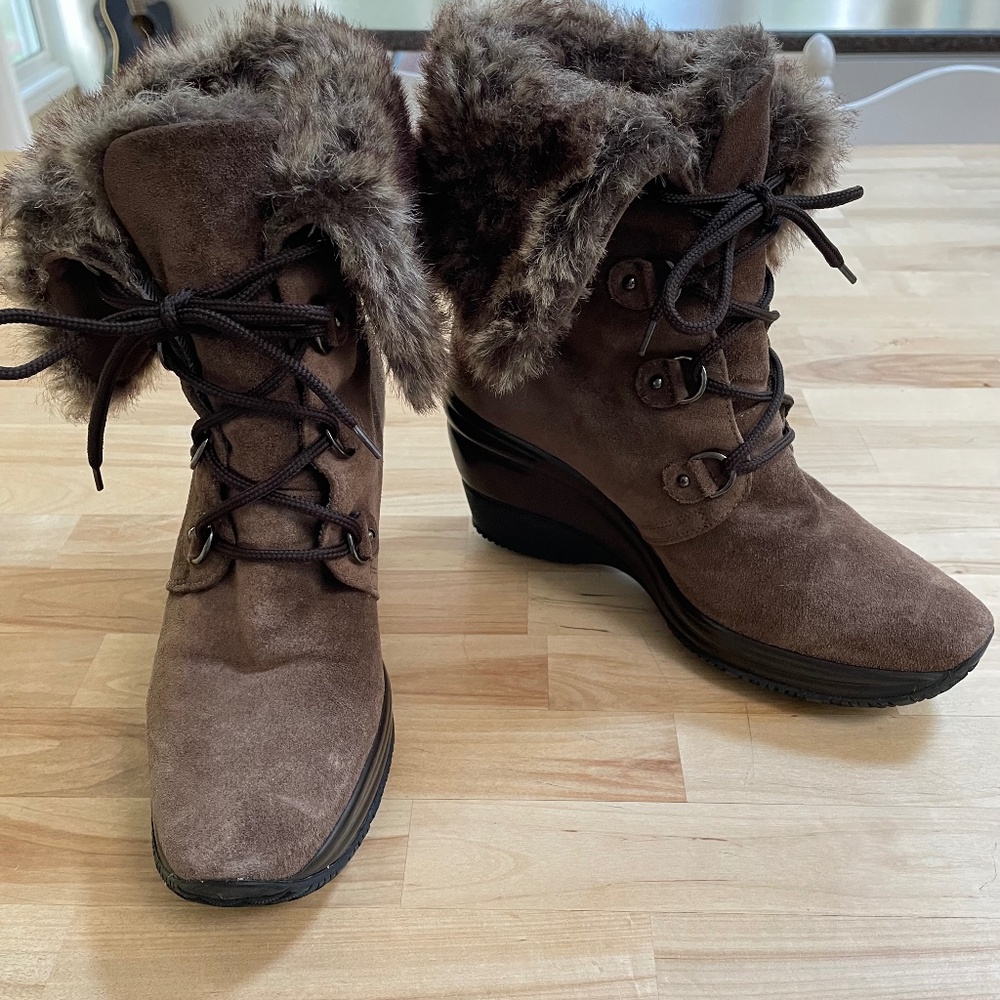 Aquatalia boots
